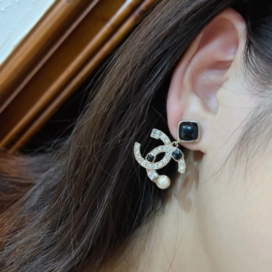 Next hit inevitable brand earrings 2023SS CHANEL Chanel Next hit inevitable brand earrings 2023SS CHANEL Chanel